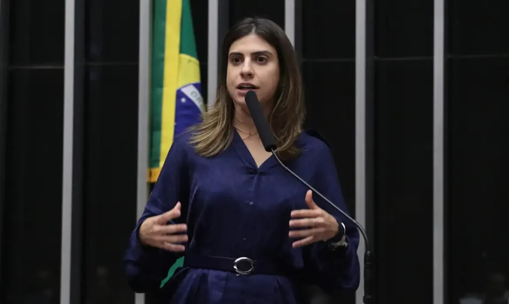 Deputada acusada de agredir Nikolas não entra em lista de denunciados