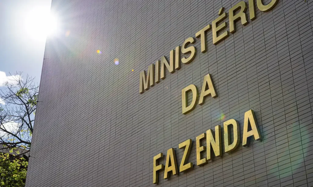 Despesas federais poderão crescer até R$ 168 bilhões em 2026