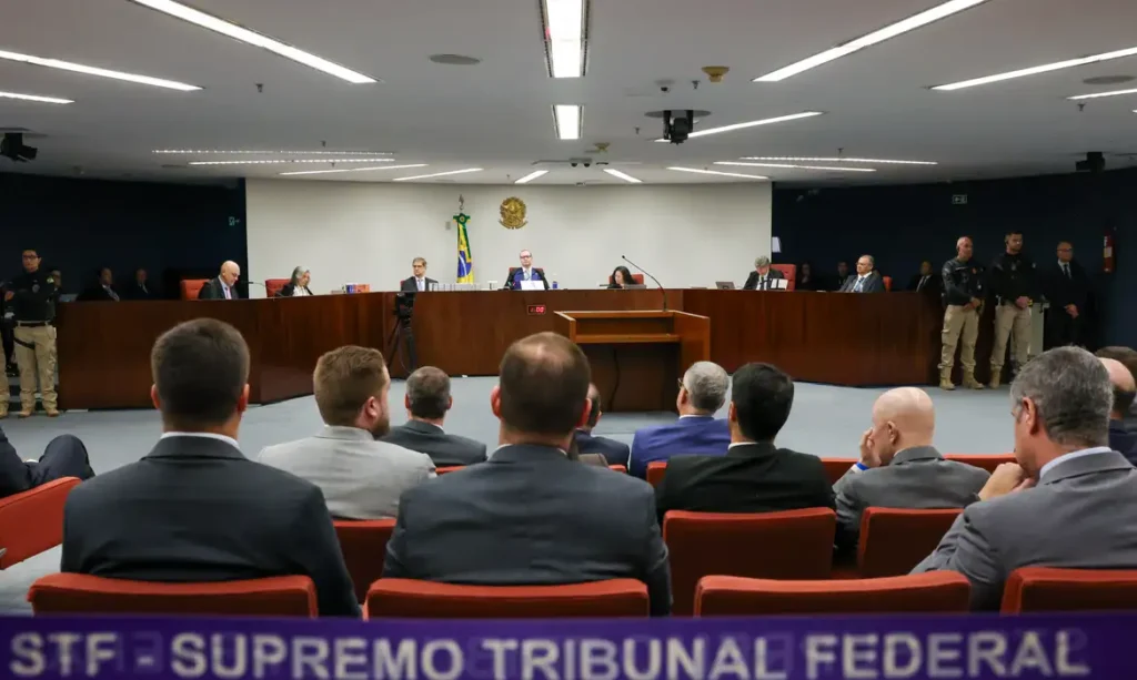 Saiba como foram os dois votos pela condenação de Bolsonaro no STF