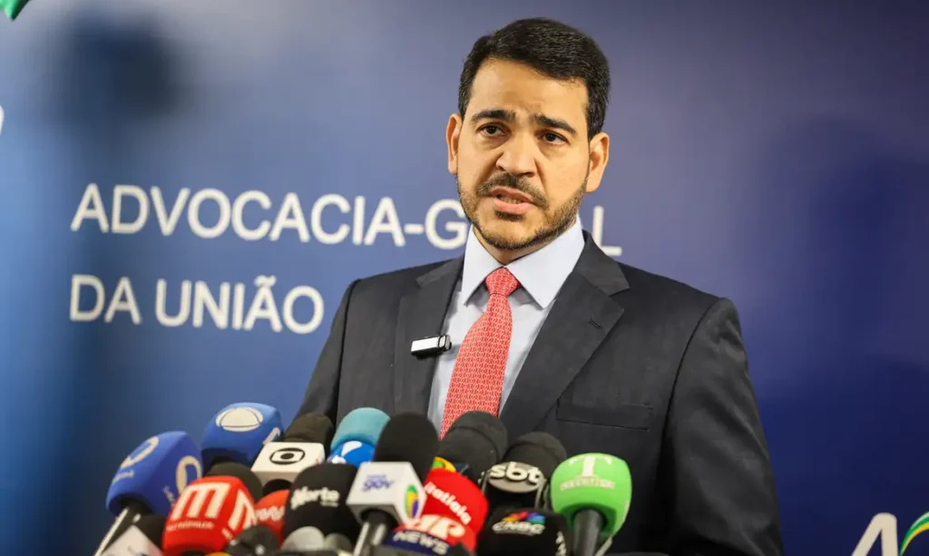 Lula indica Messias para vaga de Barroso no STF