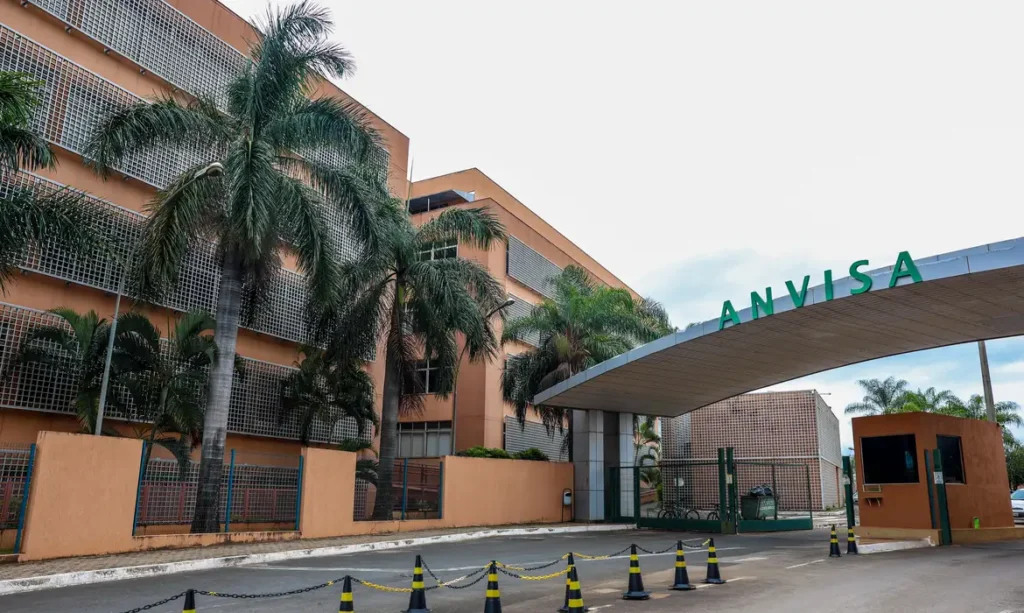 Anvisa manda recolher decoração de alimentos com plástico e glitter