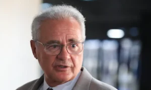 Senadores se reúnem com Fachin e pedem acesso ao inquérito do Master