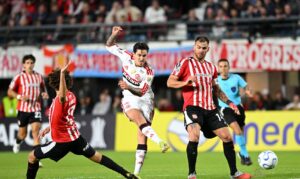 Libertadores: Flamengo segura empate com Estudiantes na Argentina