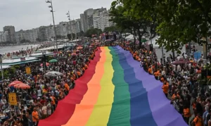 PL que veta criança em evento LGBTQIA+ é inconstitucional, diz jurista