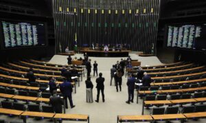 Minirreforma eleitoral limita e parcela multas de partidos; entenda