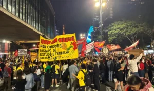 Ato de alunos da USP cobra diálogo com reitoria