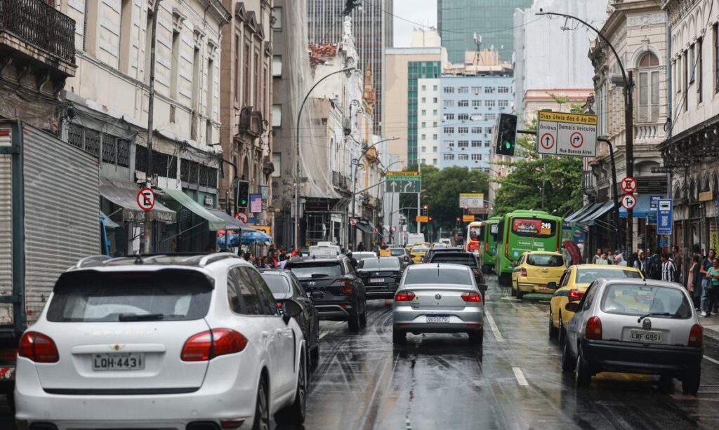 Rio: maioria dos carros roubados está em áreas controladas pelo crime
