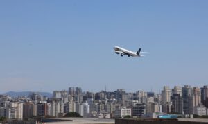 Brasil bate recorde de passageiros em voos domésticos em 2026