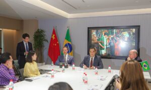 Guia em mandarim mostra oportunidades de investimentos no Brasil