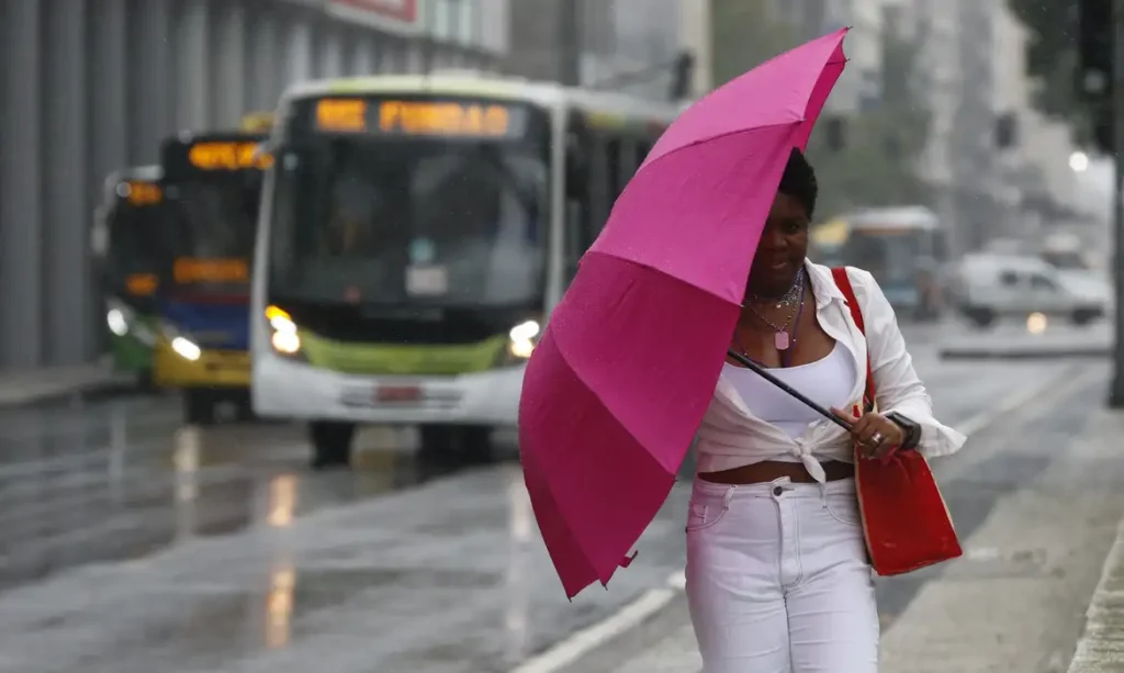 Chuva no RJ cancela show em transmissão gratuita de jogo do Brasil