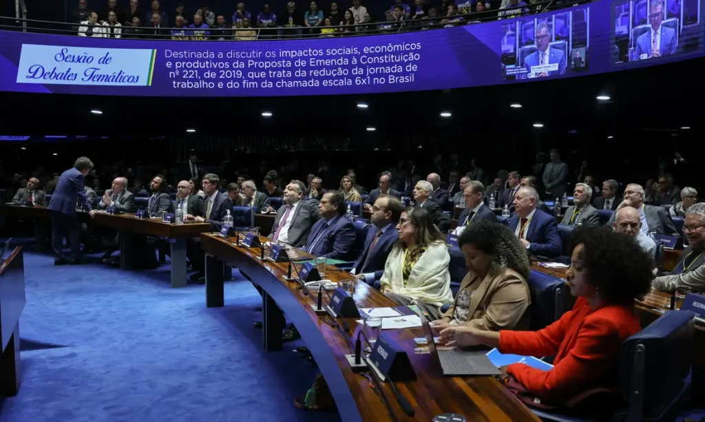 Empresários atacam PEC 6×1 no Senado; sindicatos e governo defendem