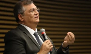 Dino envia à PF explicações de partidos sobre gestão de emendas