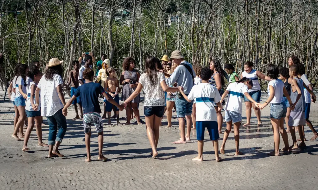 Projeto de música e valorização do mangue conscientiza alunos no Rio