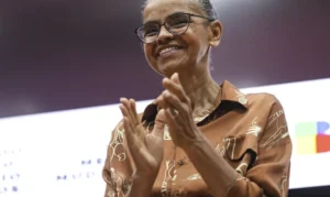Marina Silva recebe maior condecoração da França em Brasília