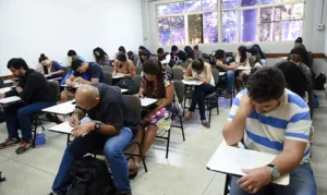 Encceja é no próximo domingo; saiba como consultar locais de provas