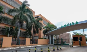 Anvisa alerta para venda irregular de tirzepatida em pó na internet