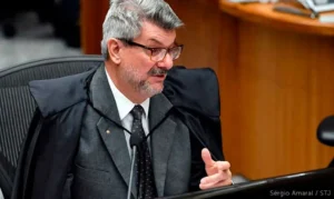 AGU pede ao STF perda do cargo de ministro acusado de assédio