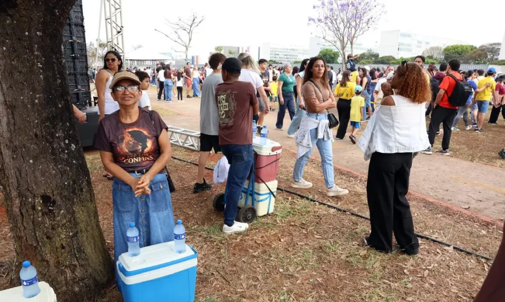 Ambulantes “desfilam” no 7 de Setembro em busca de sustento