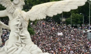 Habitação: Espanha antecipa eleições; sindicatos chamam à greve geral