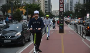 Prefeitura de SP começa a fiscalizar bicicletas e patinetes elétricos